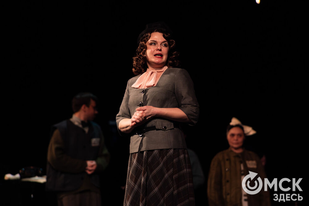 Воркутинский драматический театр имени Б.А. Мордвинова представил омскому зрителю постановку о том, чего стоило с нуля создать театр в разгар Великой Отечественной войны в условиях ГУЛАГа. Фото: Елизавета Медведева