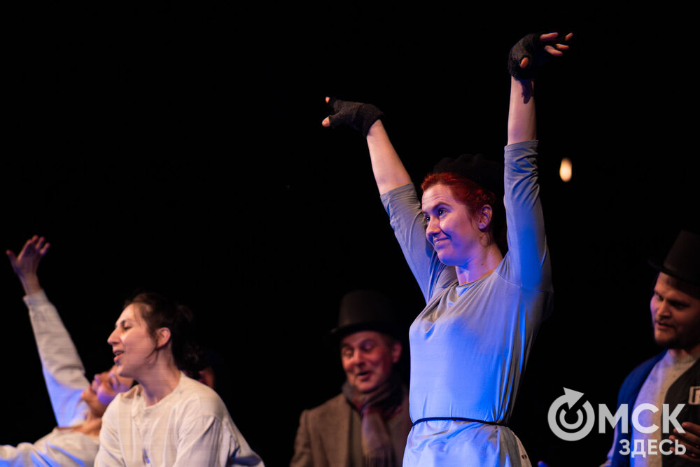 Воркутинский драматический театр имени Б.А. Мордвинова представил омскому зрителю постановку о том, чего стоило с нуля создать театр в разгар Великой Отечественной войны в условиях ГУЛАГа. Фото: Елизавета Медведева