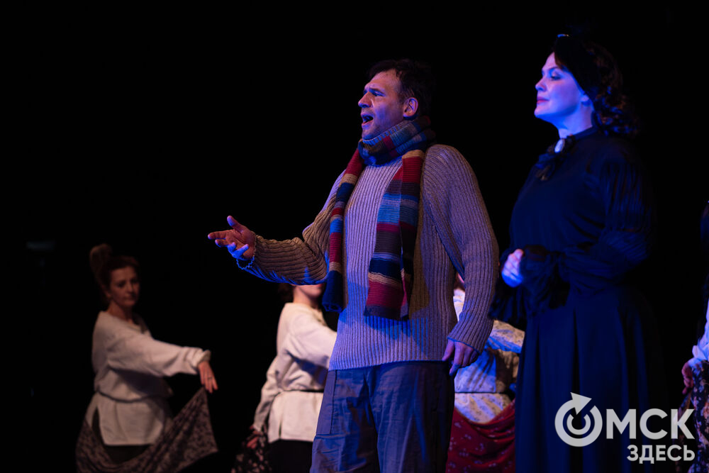 Воркутинский драматический театр имени Б.А. Мордвинова представил омскому зрителю постановку о том, чего стоило с нуля создать театр в разгар Великой Отечественной войны в условиях ГУЛАГа. Фото: Елизавета Медведева