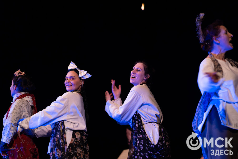 Воркутинский драматический театр имени Б.А. Мордвинова представил омскому зрителю постановку о том, чего стоило с нуля создать театр в разгар Великой Отечественной войны в условиях ГУЛАГа. Фото: Елизавета Медведева