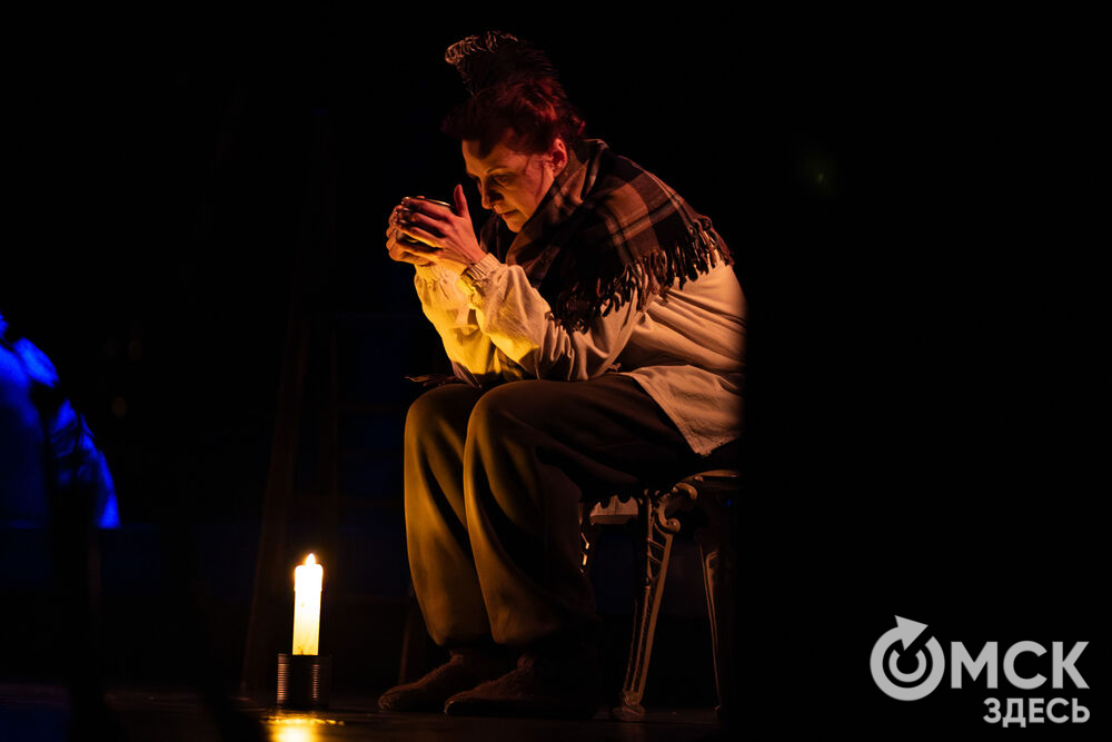 Воркутинский драматический театр имени Б.А. Мордвинова представил омскому зрителю постановку о том, чего стоило с нуля создать театр в разгар Великой Отечественной войны в условиях ГУЛАГа. Фото: Елизавета Медведева