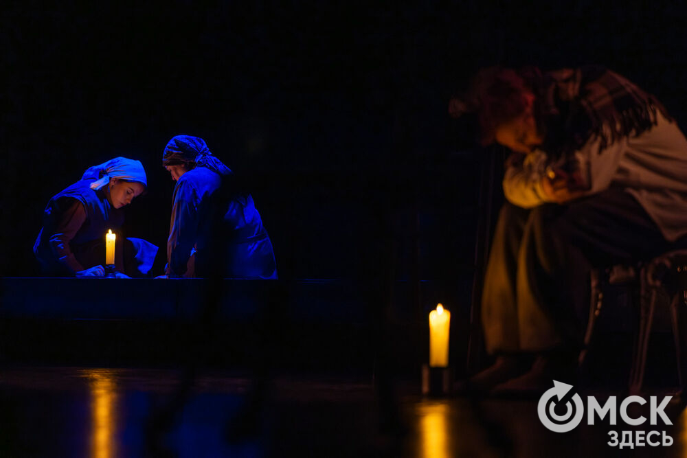 Воркутинский драматический театр имени Б.А. Мордвинова представил омскому зрителю постановку о том, чего стоило с нуля создать театр в разгар Великой Отечественной войны в условиях ГУЛАГа. Фото: Елизавета Медведева