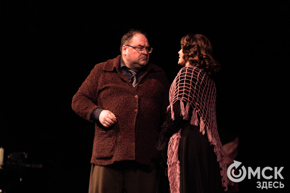 Воркутинский драматический театр имени Б.А. Мордвинова представил омскому зрителю постановку о том, чего стоило с нуля создать театр в разгар Великой Отечественной войны в условиях ГУЛАГа. Фото: Елизавета Медведева