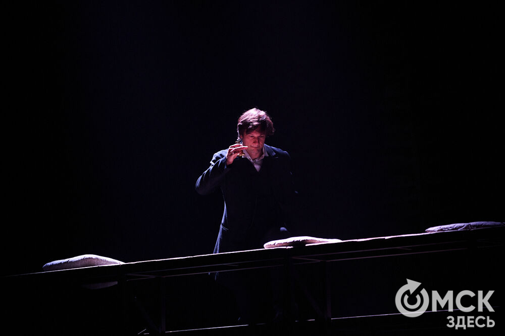 Чеховскую "Чайку" омскому зрителю представил Московский театр "Мастерская Петра Фоменко". Фото: Илья Петров