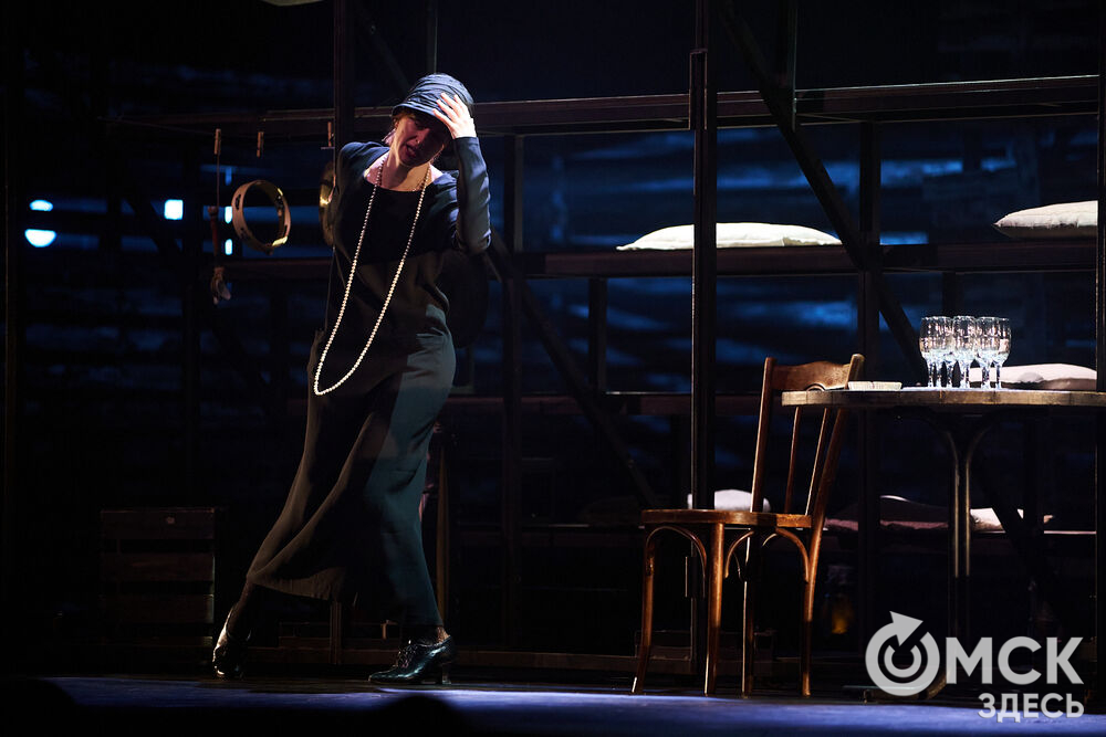 Чеховскую "Чайку" омскому зрителю представил Московский театр "Мастерская Петра Фоменко". Фото: Илья Петров