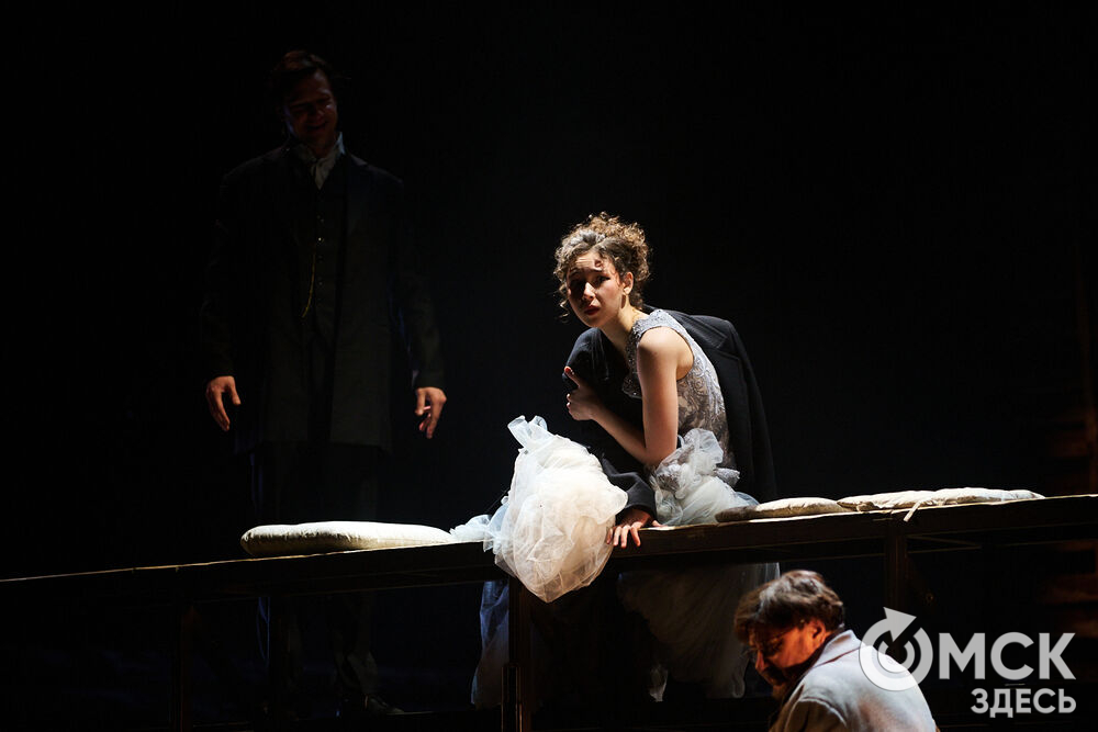 Чеховскую "Чайку" омскому зрителю представил Московский театр "Мастерская Петра Фоменко". Фото: Илья Петров