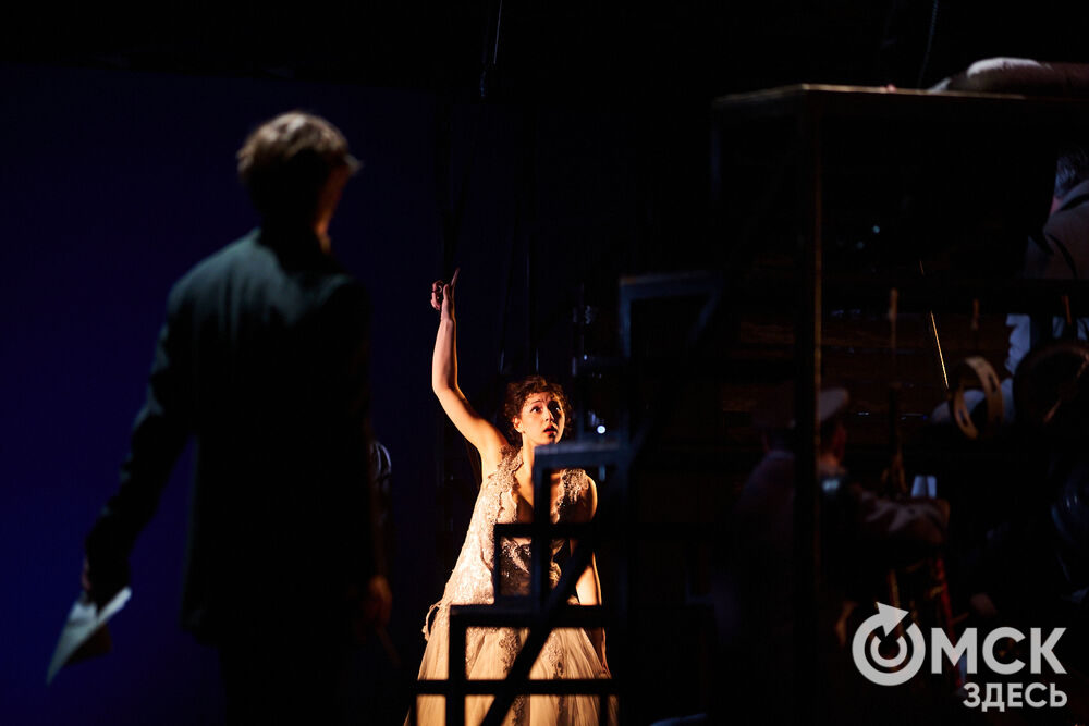 Чеховскую "Чайку" омскому зрителю представил Московский театр "Мастерская Петра Фоменко". Фото: Илья Петров