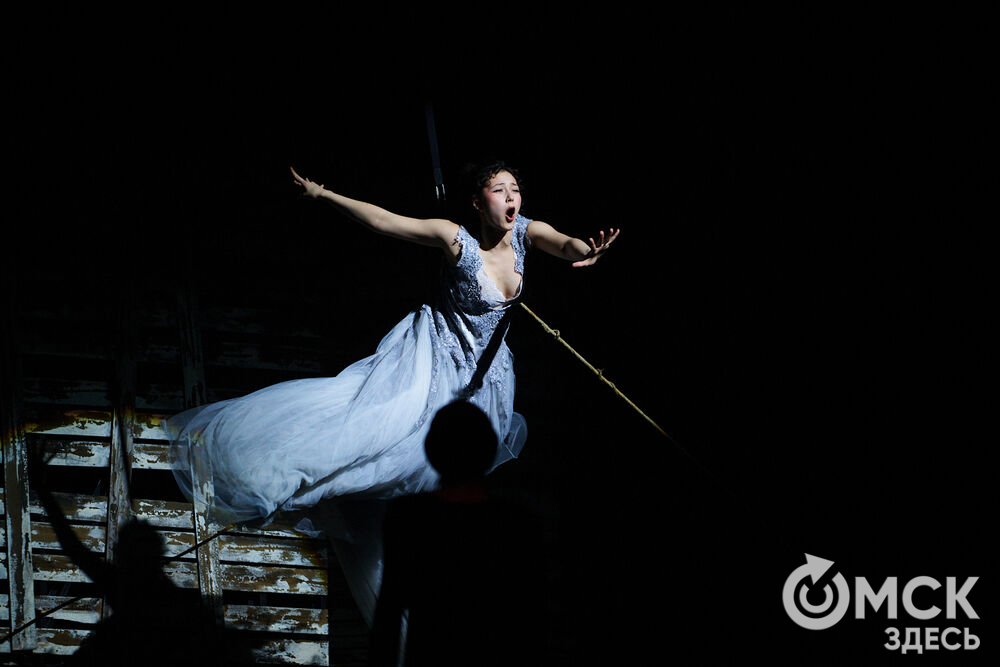 Чеховскую "Чайку" омскому зрителю представил Московский театр "Мастерская Петра Фоменко". Фото: Илья Петров