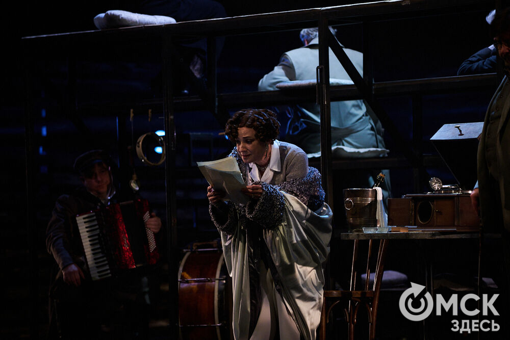 Чеховскую "Чайку" омскому зрителю представил Московский театр "Мастерская Петра Фоменко". Фото: Илья Петров