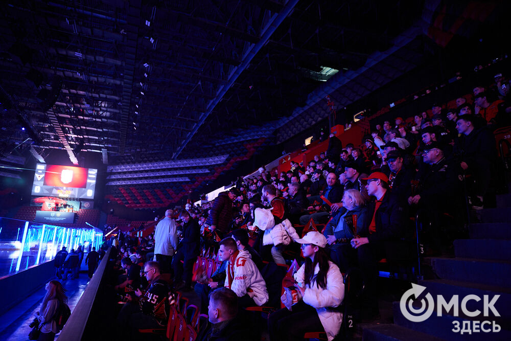 "Омские крылья" одержали победу над "Челметом" в домашнем матче на обновлённом СКК. Фото: Илья Петров