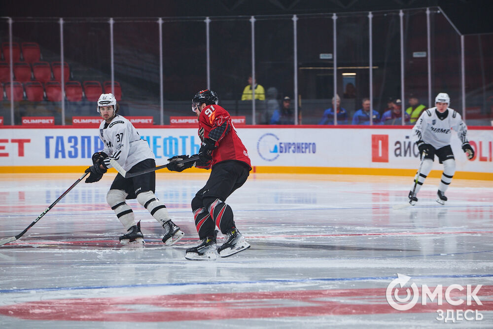 "Омские крылья" одержали победу над "Челметом" в домашнем матче на обновлённом СКК. Фото: Илья Петров