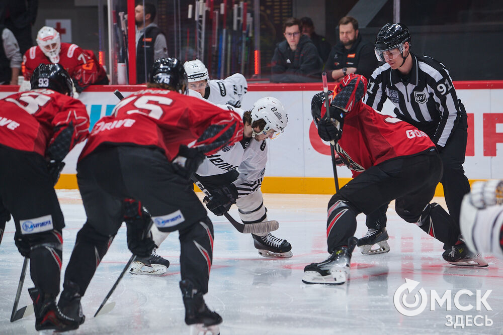 "Омские крылья" одержали победу над "Челметом" в домашнем матче на обновлённом СКК. Фото: Илья Петров