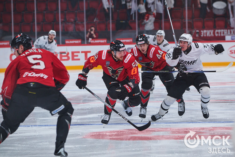 "Омские крылья" одержали победу над "Челметом" в домашнем матче на обновлённом СКК. Фото: Илья Петров