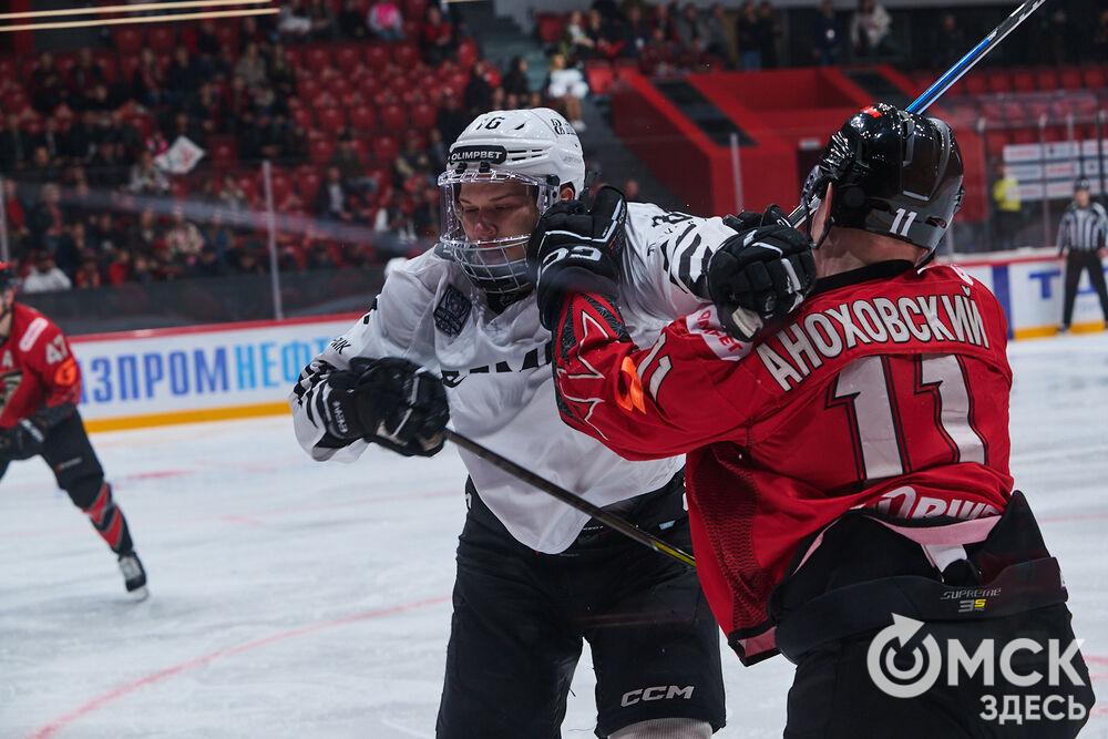 "Омские крылья" одержали победу над "Челметом" в домашнем матче на обновлённом СКК. Фото: Илья Петров