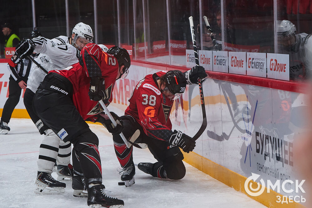 "Омские крылья" одержали победу над "Челметом" в домашнем матче на обновлённом СКК. Фото: Илья Петров