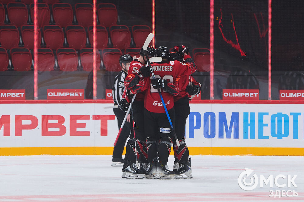 "Омские крылья" одержали победу над "Челметом" в домашнем матче на обновлённом СКК. Фото: Илья Петров