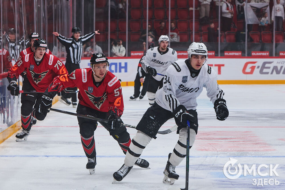 "Омские крылья" одержали победу над "Челметом" в домашнем матче на обновлённом СКК. Фото: Илья Петров