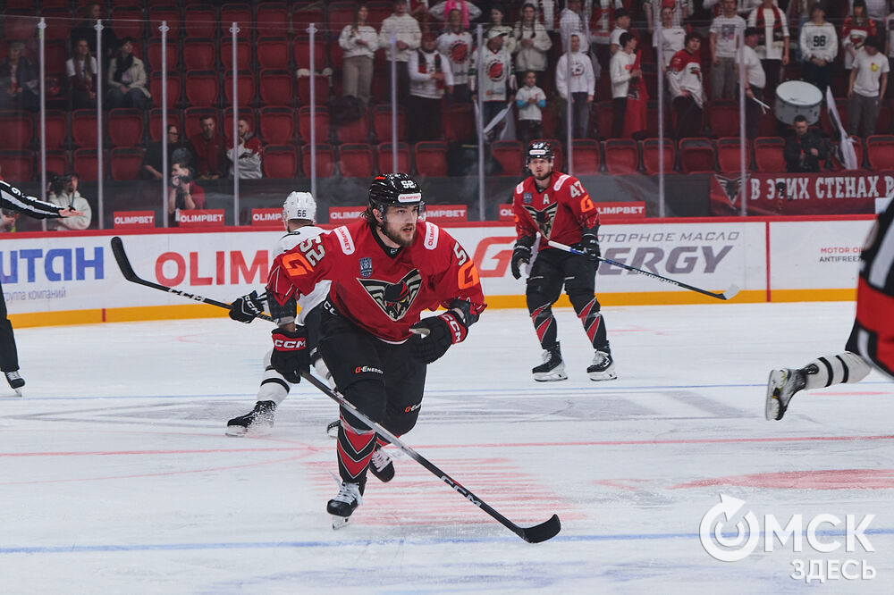 "Омские крылья" одержали победу над "Челметом" в домашнем матче на обновлённом СКК. Фото: Илья Петров