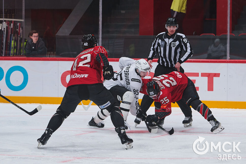 "Омские крылья" одержали победу над "Челметом" в домашнем матче на обновлённом СКК. Фото: Илья Петров