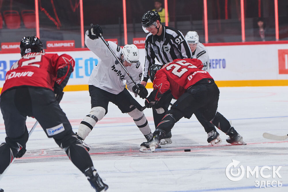 "Омские крылья" одержали победу над "Челметом" в домашнем матче на обновлённом СКК. Фото: Илья Петров