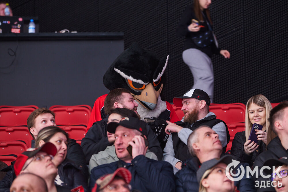 "Омские крылья" одержали победу над "Челметом" в домашнем матче на обновлённом СКК. Фото: Илья Петров
