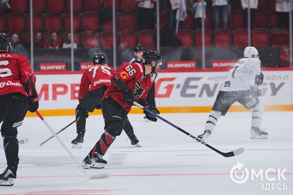 "Омские крылья" одержали победу над "Челметом" в домашнем матче на обновлённом СКК. Фото: Илья Петров