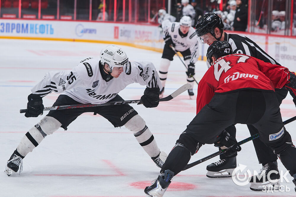 "Омские крылья" одержали победу над "Челметом" в домашнем матче на обновлённом СКК. Фото: Илья Петров