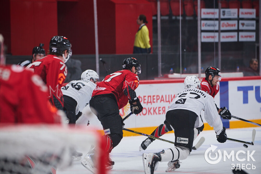 "Омские крылья" одержали победу над "Челметом" в домашнем матче на обновлённом СКК. Фото: Илья Петров