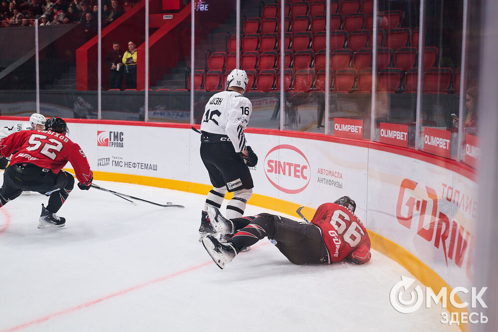 "Омские крылья" одержали победу над "Челметом" в домашнем матче на обновлённом СКК. Фото: Илья Петров