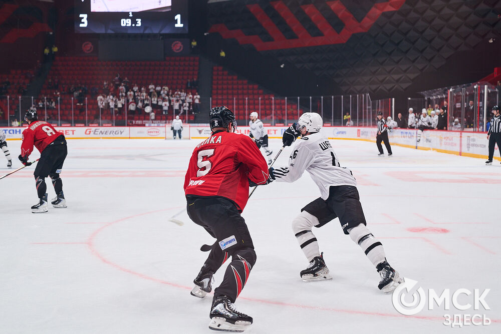 "Омские крылья" одержали победу над "Челметом" в домашнем матче на обновлённом СКК. Фото: Илья Петров