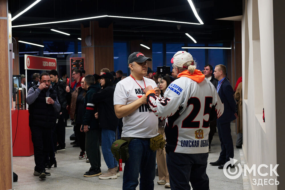 "Омские крылья" одержали победу над "Челметом" в домашнем матче на обновлённом СКК. Фото: Илья Петров