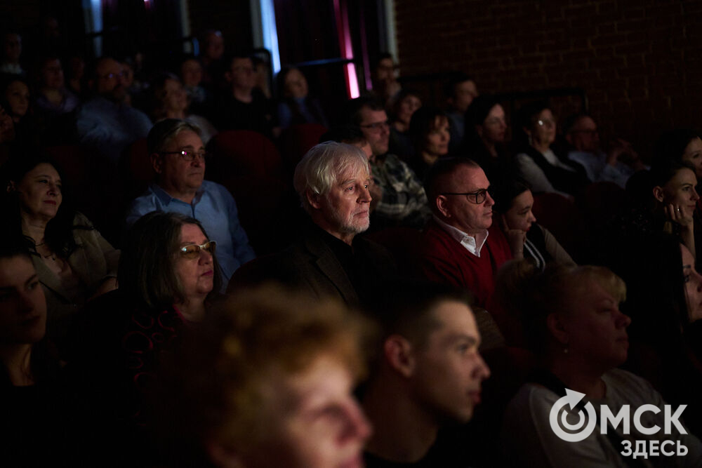 С "Честным Актёрским Творчеством" омичей познакомил заслуженный артист РФ Алексей Вы́сторопец. Фото: Илья Петров