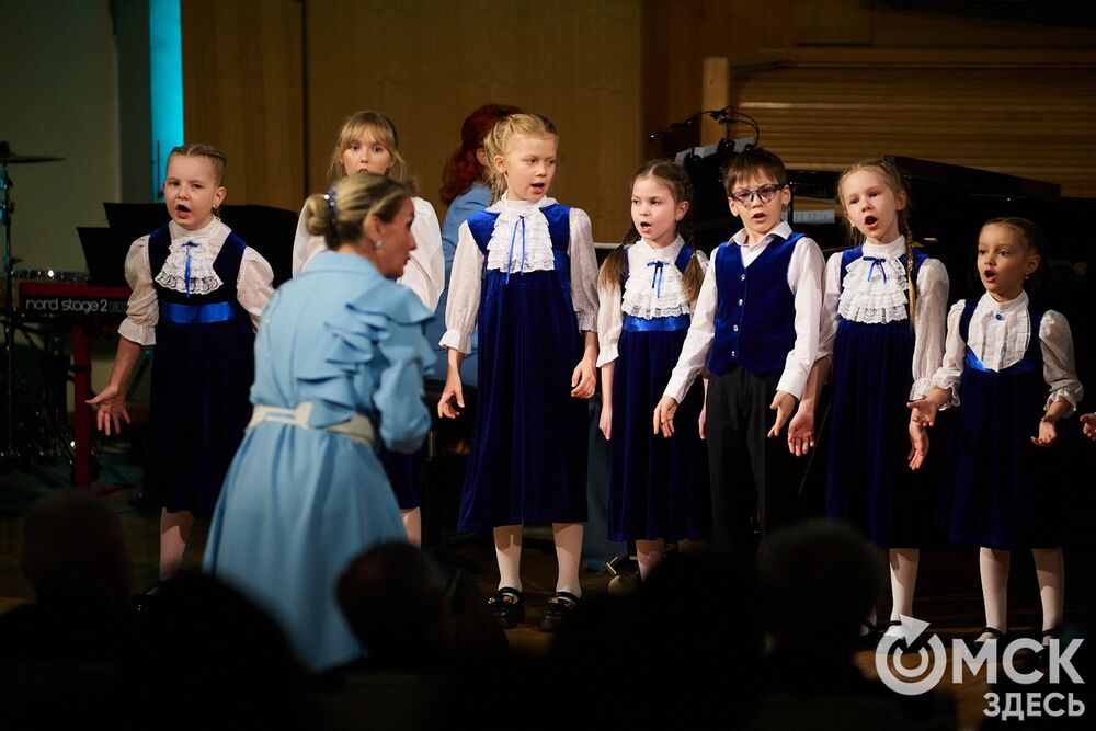 Большим концертом с участием коллективов ДШИ № 6 отметил свой юбилей хор "Примавера". Фото: Илья Петров
