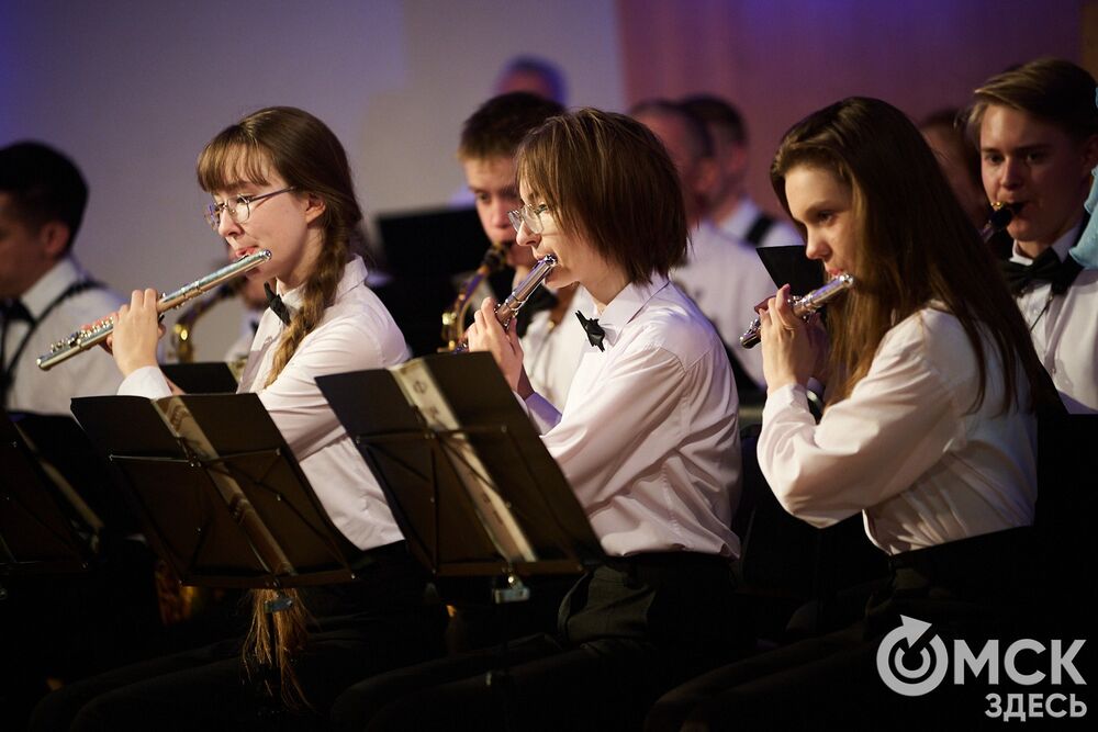 Большим концертом с участием коллективов ДШИ № 6 отметил свой юбилей хор "Примавера". Фото: Илья Петров