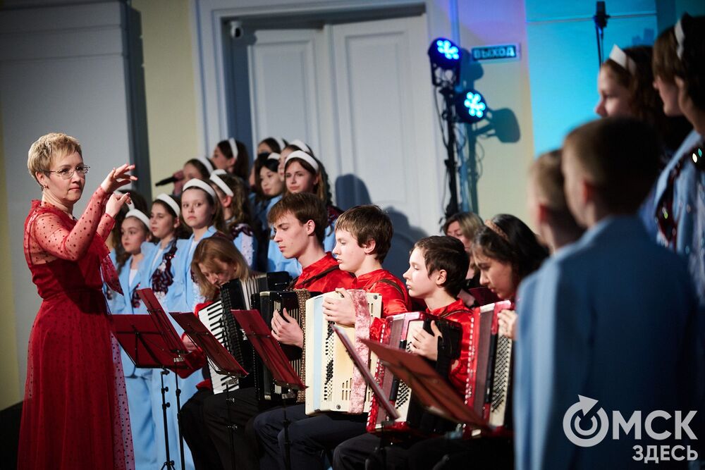 Большим концертом с участием коллективов ДШИ № 6 отметил свой юбилей хор "Примавера". Фото: Илья Петров