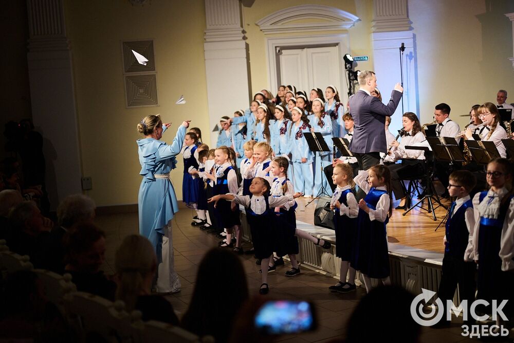 Большим концертом с участием коллективов ДШИ № 6 отметил свой юбилей хор "Примавера". Фото: Илья Петров