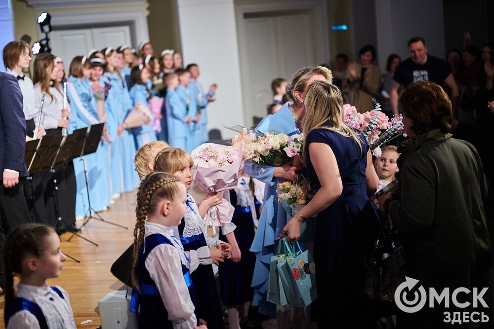 Большим концертом с участием коллективов ДШИ № 6 отметил свой юбилей хор "Примавера". Фото: Илья Петров