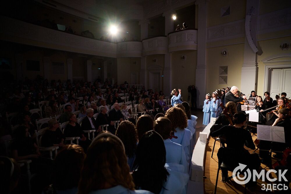 Большим концертом с участием коллективов ДШИ № 6 отметил свой юбилей хор "Примавера". Фото: Илья Петров