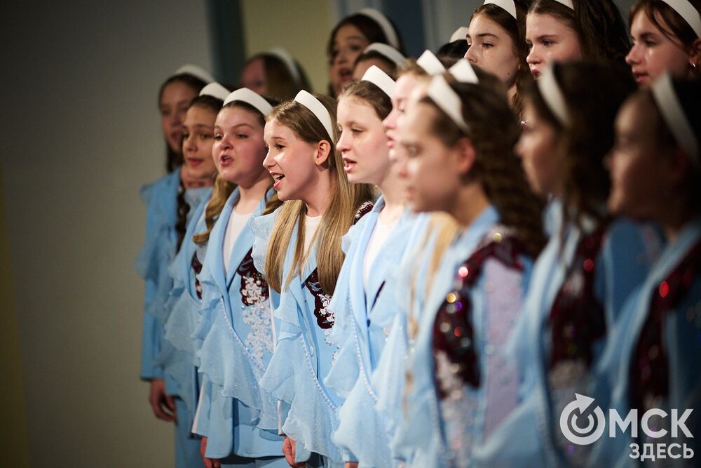 Большим концертом с участием коллективов ДШИ № 6 отметил свой юбилей хор "Примавера". Фото: Илья Петров