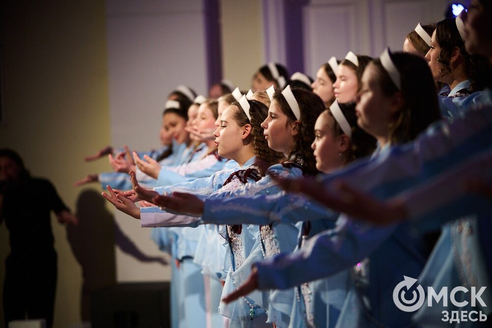 Большим концертом с участием коллективов ДШИ № 6 отметил свой юбилей хор "Примавера". Фото: Илья Петров