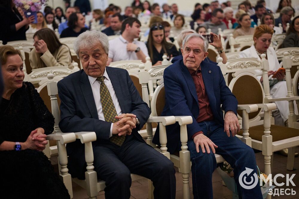 Большим концертом с участием коллективов ДШИ № 6 отметил свой юбилей хор "Примавера". Фото: Илья Петров