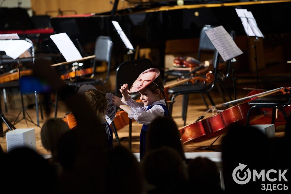 Большим концертом с участием коллективов ДШИ № 6 отметил свой юбилей хор "Примавера". Фото: Илья Петров