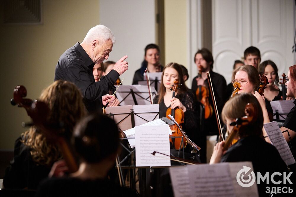 Большим концертом с участием коллективов ДШИ № 6 отметил свой юбилей хор "Примавера". Фото: Илья Петров