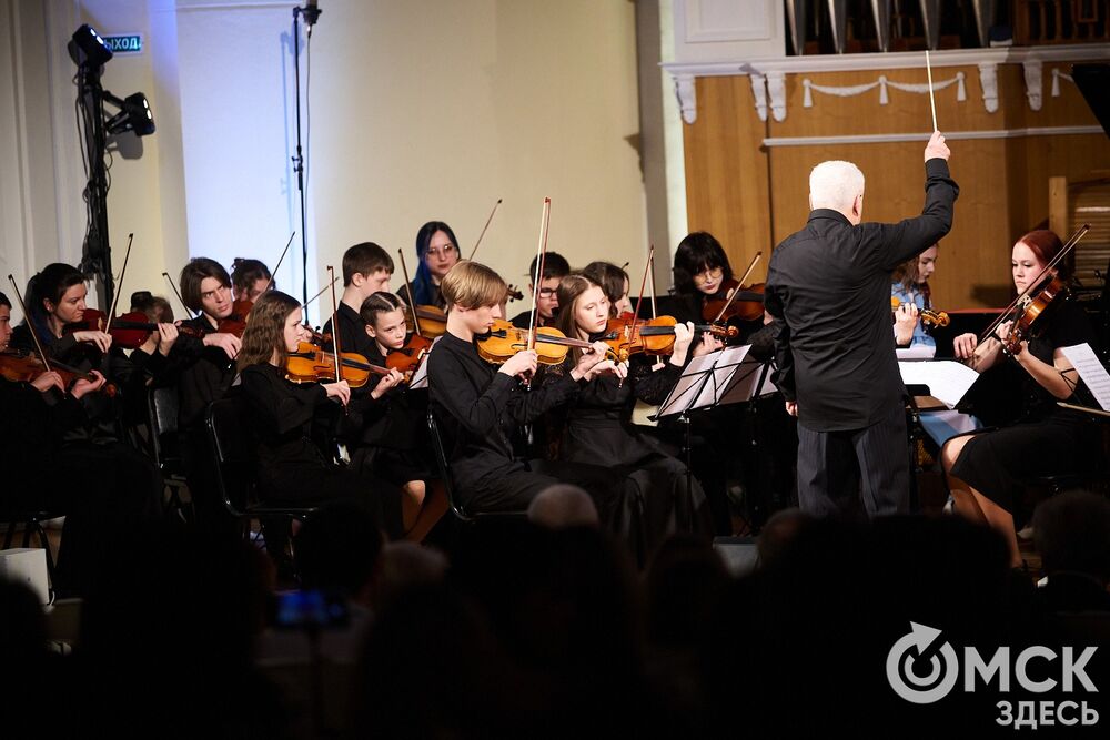 Большим концертом с участием коллективов ДШИ № 6 отметил свой юбилей хор "Примавера". Фото: Илья Петров