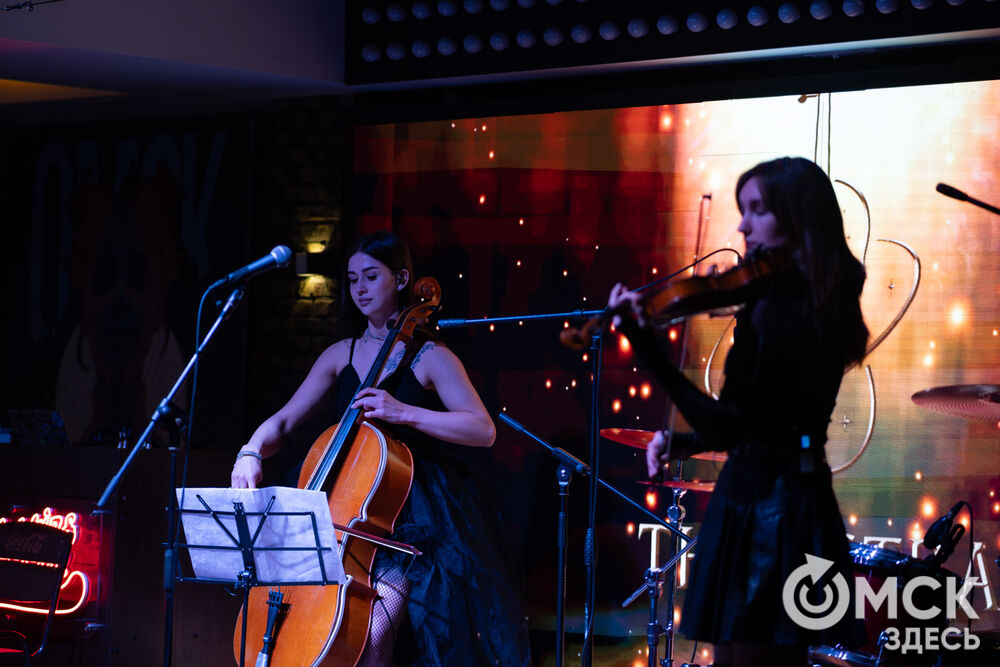 Коллектив из Санкт-Петербурга представил омичам перформанс "От Классики До Рока" (6+). Фото: Елизавета Медведева