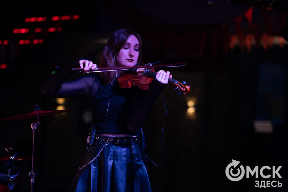 Коллектив из Санкт-Петербурга представил омичам перформанс "От Классики До Рока" (6+). Фото: Елизавета Медведева