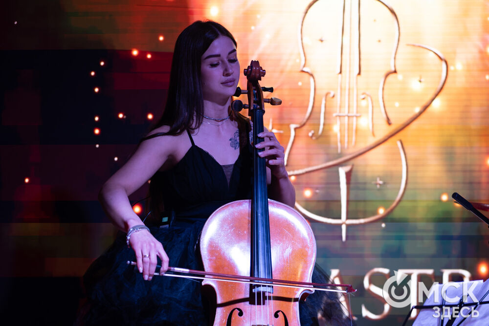 Коллектив из Санкт-Петербурга представил омичам перформанс "От Классики До Рока" (6+). Фото: Елизавета Медведева