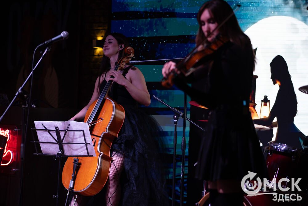 Коллектив из Санкт-Петербурга представил омичам перформанс "От Классики До Рока" (6+). Фото: Елизавета Медведева