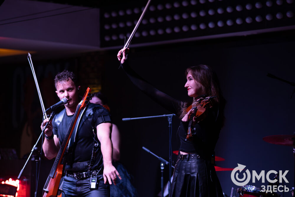 Коллектив из Санкт-Петербурга представил омичам перформанс "От Классики До Рока" (6+). Фото: Елизавета Медведева