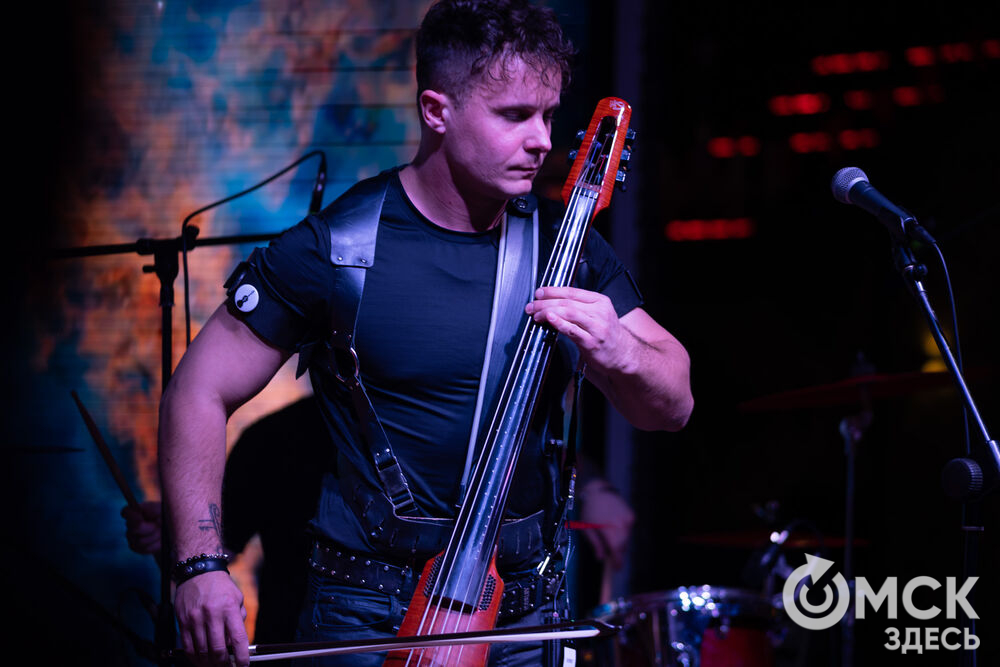 Коллектив из Санкт-Петербурга представил омичам перформанс "От Классики До Рока" (6+). Фото: Елизавета Медведева